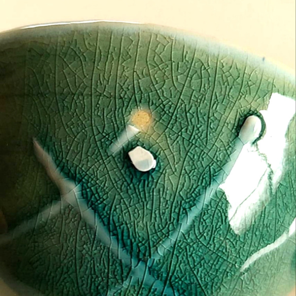 《少し訳あり品》陶のお茶碗(イッチン)【白×エメラルドグリーン】 8枚目の画像