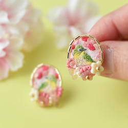 春を呼ぶ❇︎桜とメジロのつぶつぶピアス/イヤリング　刺繍アクセサリー　 桜ハンドメイド2023 7枚目の画像
