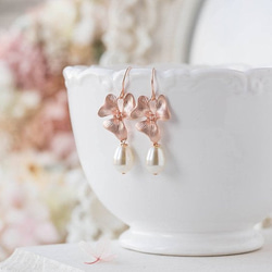 *LeChaim* 玫瑰金花朵項鍊和耳環套裝令人印象深刻的奶油白珍珠 第3張的照片