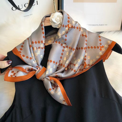 シルク スカーフ♡レディース♡ネッカチーフ 上品 入園 入学 しよ 卒業 