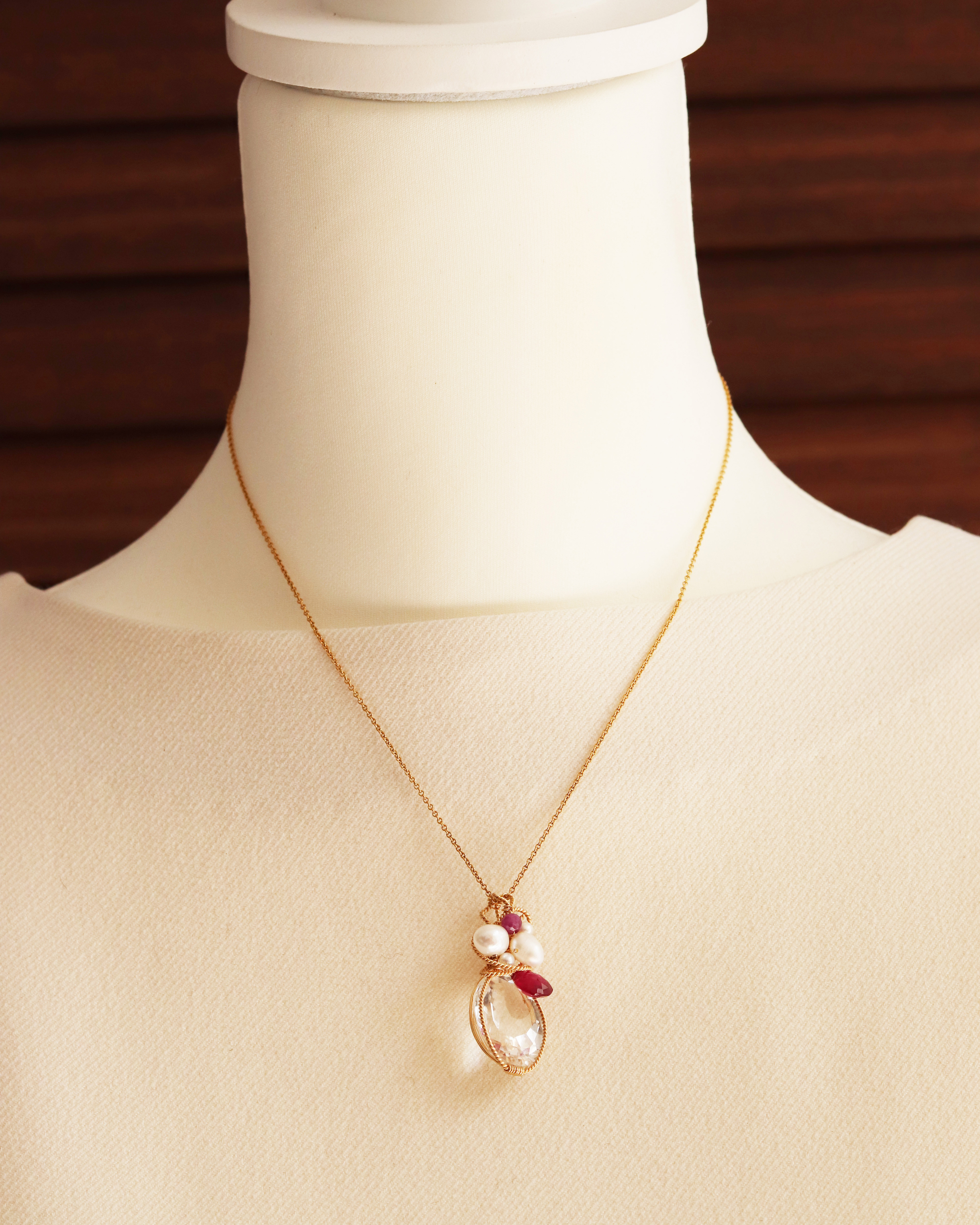 4月の誕生石　水晶　天然石ネックレス　ジュエリー　【mysterious】