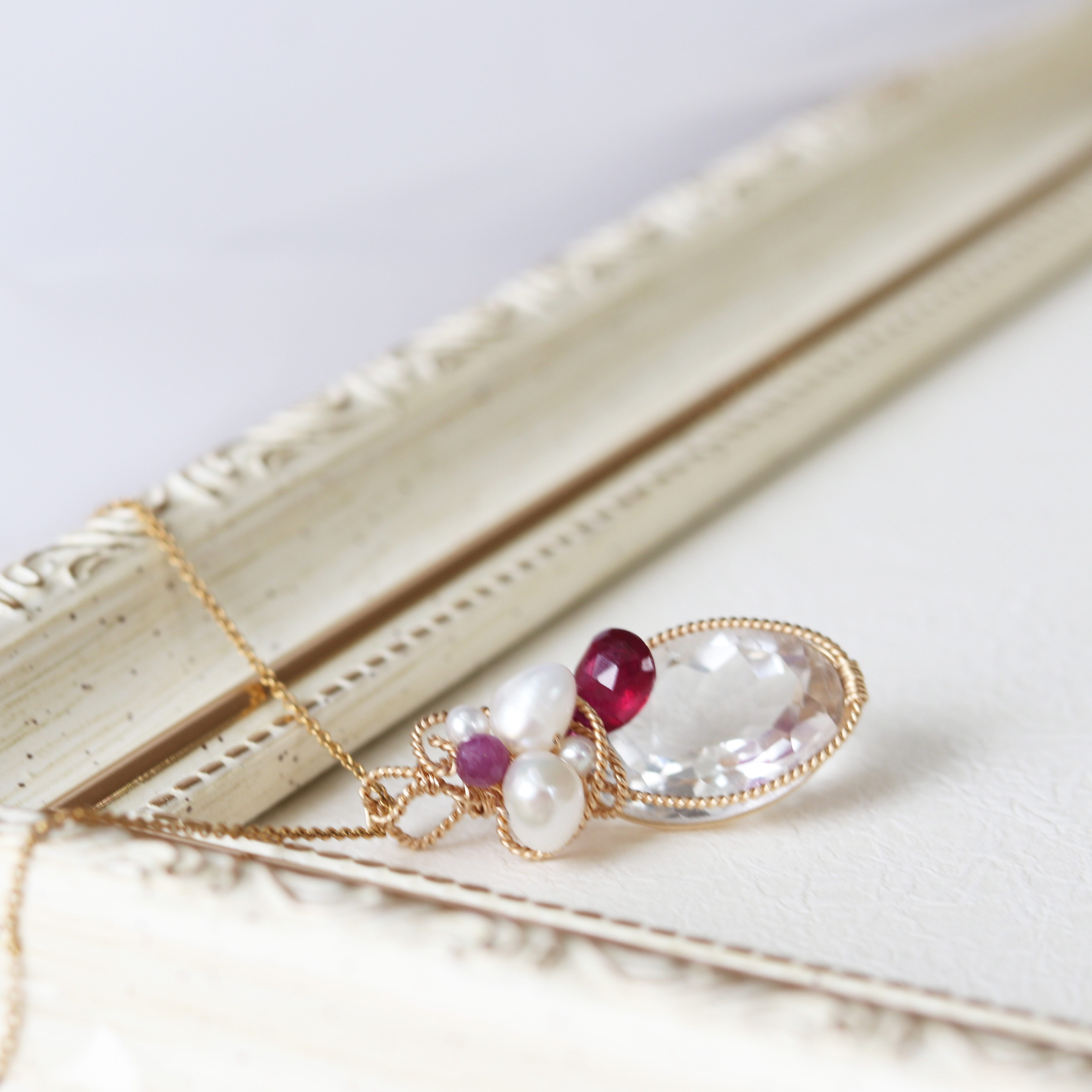 4月の誕生石　水晶　天然石ネックレス　ジュエリー　【mysterious】