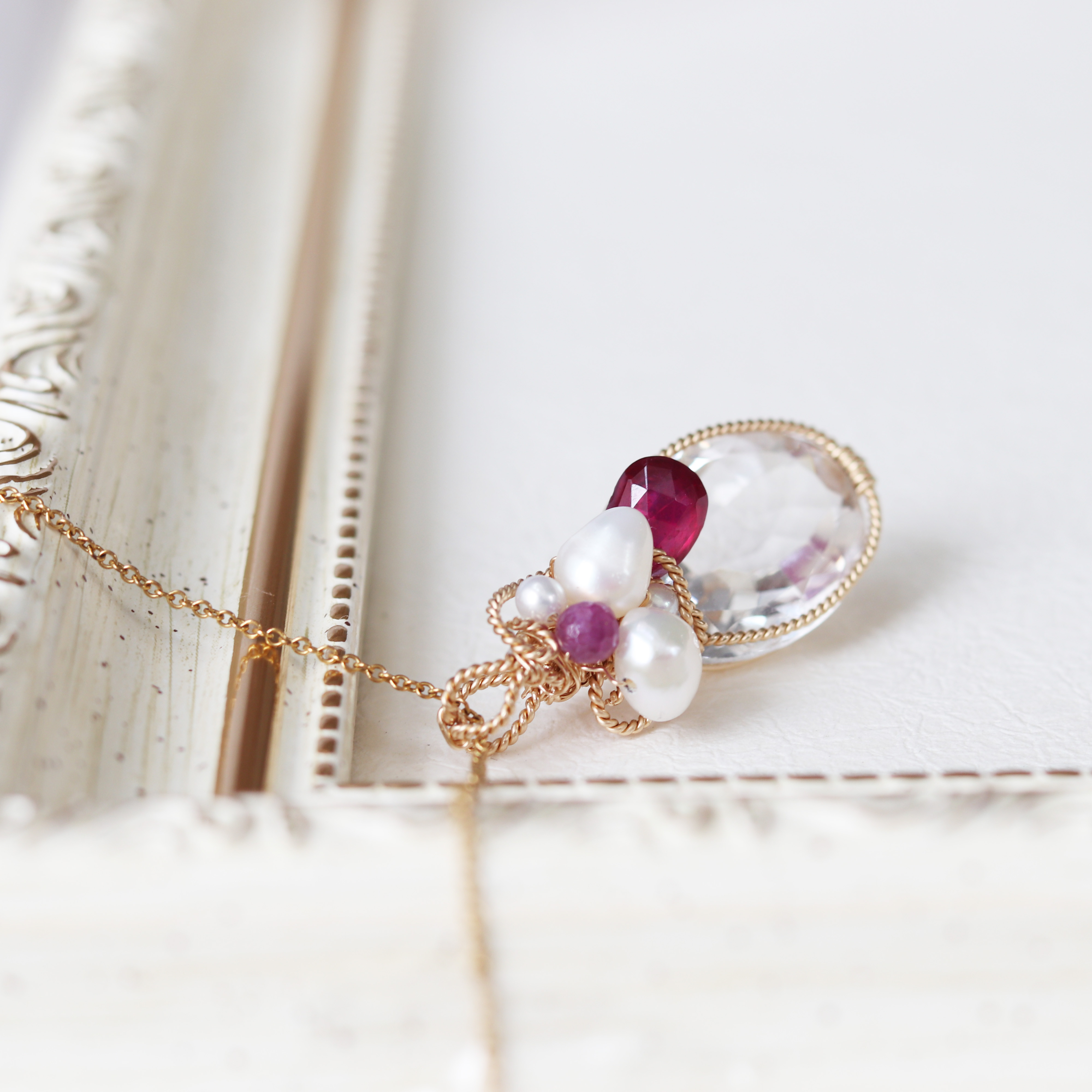 4月の誕生石　水晶　天然石ネックレス　ジュエリー　【mysterious】