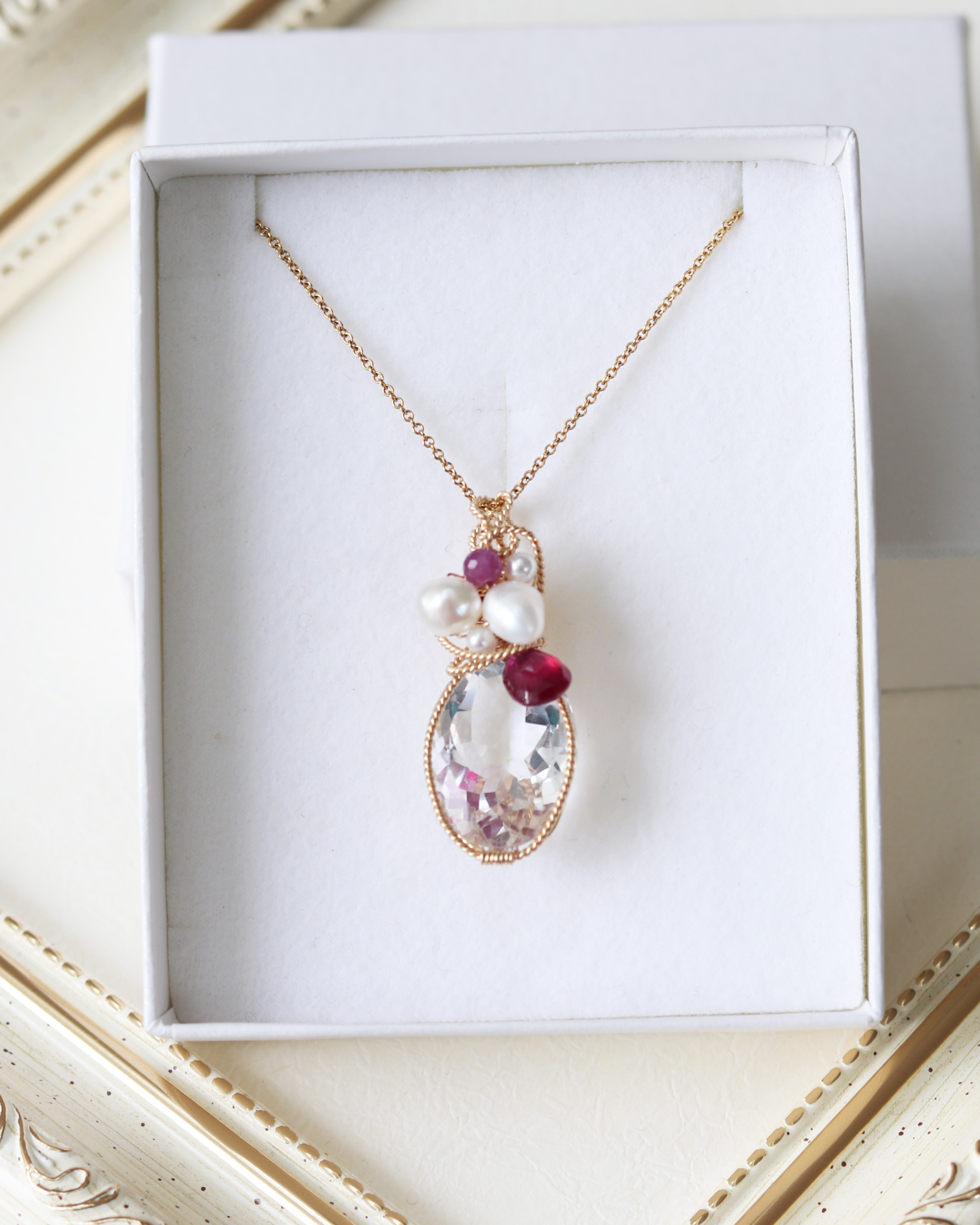 4月の誕生石　水晶　天然石ネックレス　ジュエリー　【mysterious】