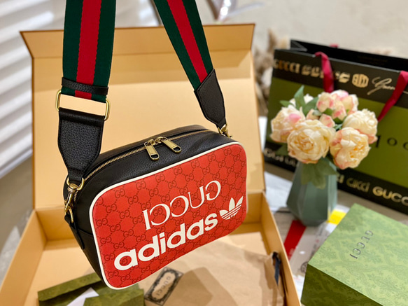 adidas x GUCCI連名コレクション、小サイズショルダーバッグカメラ