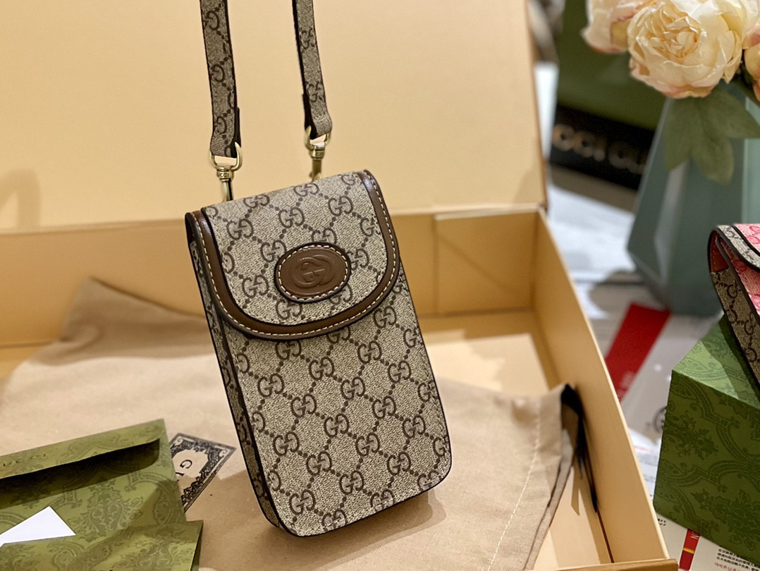 GUCCI 肩掛けできますバッグ