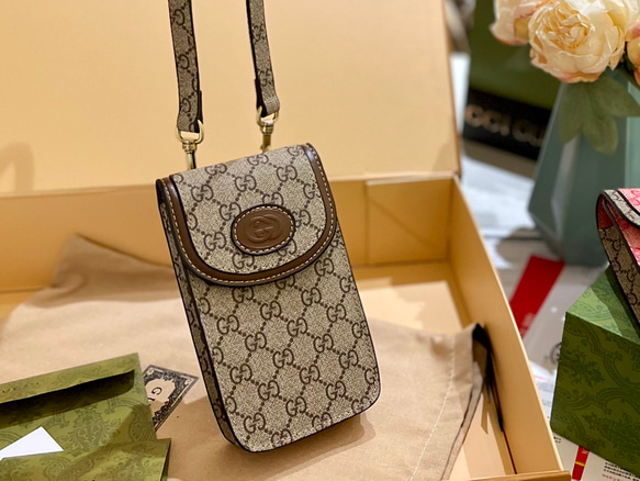 送無]Gucciの2023限定新作携帯バッグ肩から斜めがけグッチハンドバッグ