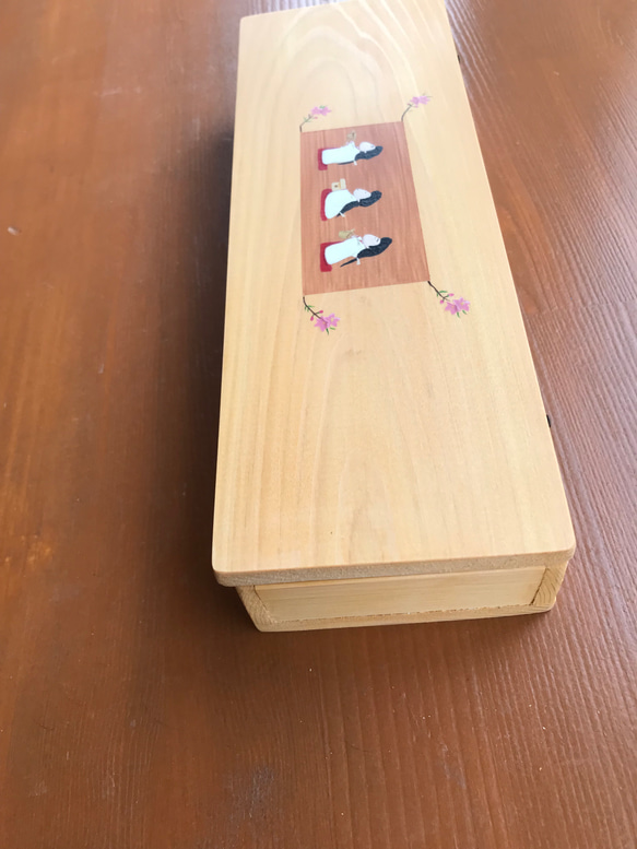 食卓に置ける箸箱（横向きの三人官女）少し大きめの木製箸箱　ヒノキの箸入れ　蓋付き箸箱　カトラリーケース　小物入れ 8枚目の画像