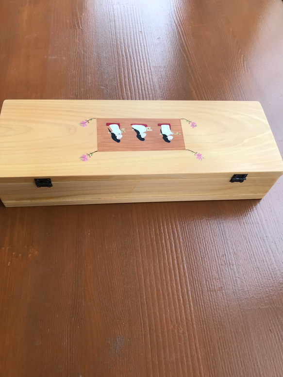 食卓に置ける箸箱（横向きの三人官女）少し大きめの木製箸箱　ヒノキの箸入れ　蓋付き箸箱　カトラリーケース　小物入れ 10枚目の画像