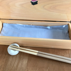 食卓に置ける箸箱（横向きの三人官女）少し大きめの木製箸箱　ヒノキの箸入れ　蓋付き箸箱　カトラリーケース　小物入れ 2枚目の画像