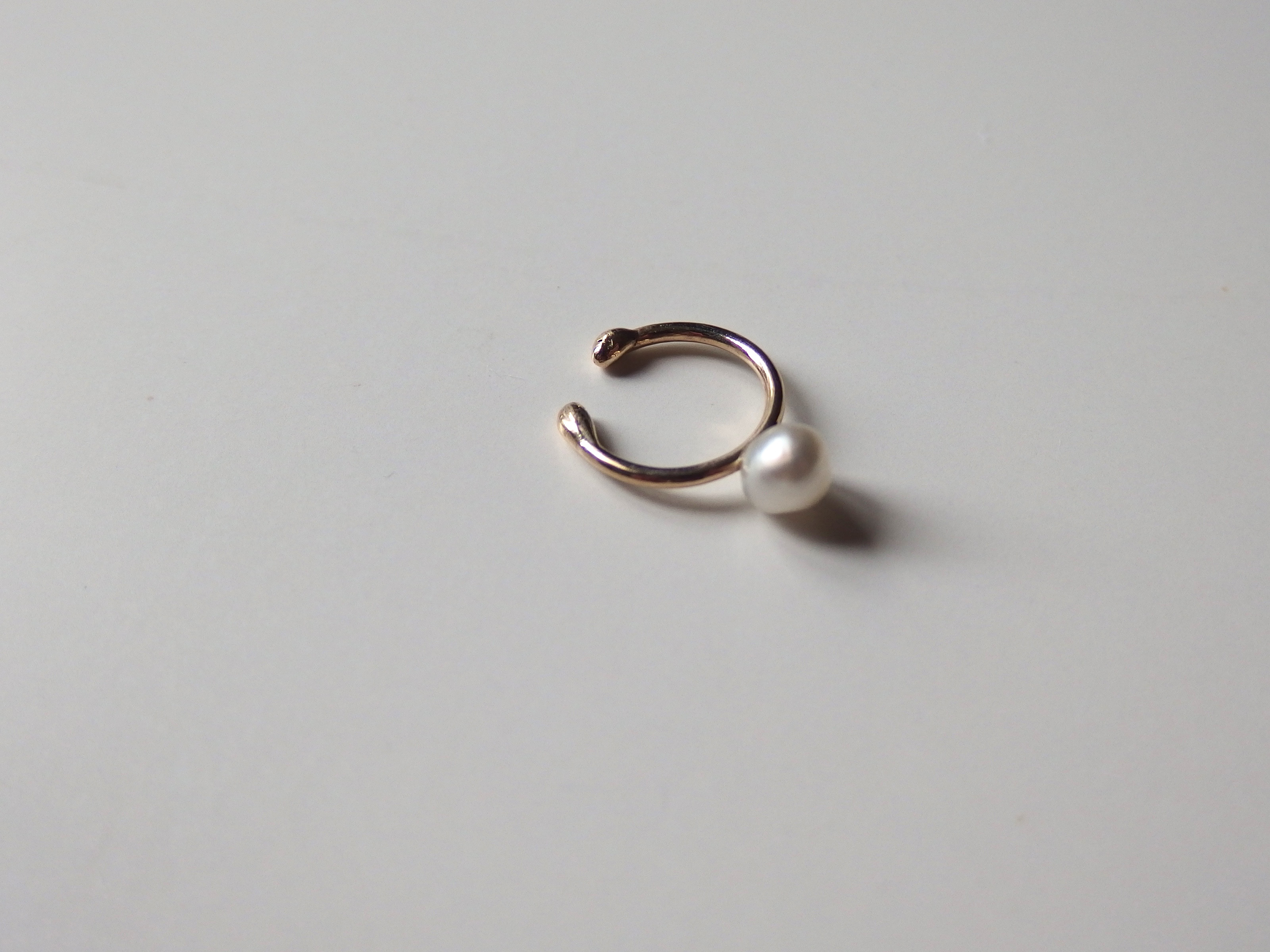 10K南洋ケシパール イヤーカフ