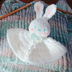 梅雨限定　晴れを願う“ウサギてるてる坊主”編みぐるみ 飾り　置物　ストラップ 3枚目の画像