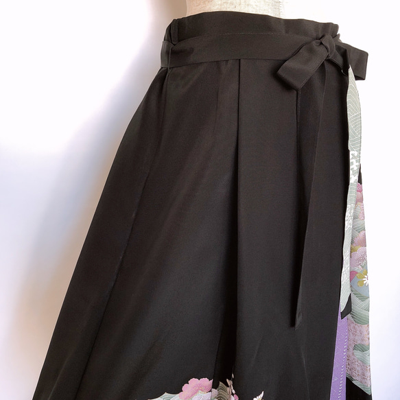 上質黒留袖 差し色ロングスカート フレア ウエストゴム 衣装 結婚式 着物リメイク フリー 黒 紫（A1208） 8枚目の画像