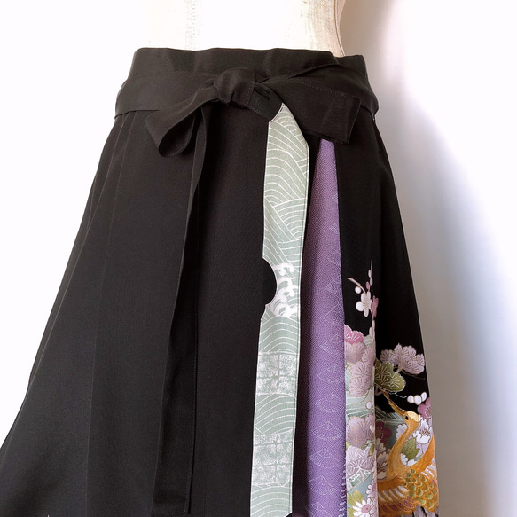 上質黒留袖 差し色ロングスカート フレア ウエストゴム 衣装 結婚式 着物リメイク フリー 黒 紫（A1208） 3枚目の画像