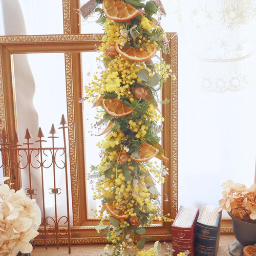 ミモザとクラスぺディアを紡いだシックな縦長ガーランド''