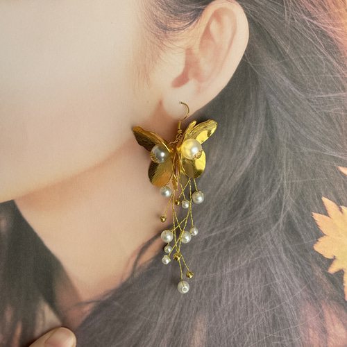 メタルフラワーと小枝のピアス イヤリング ゴールドフラワー