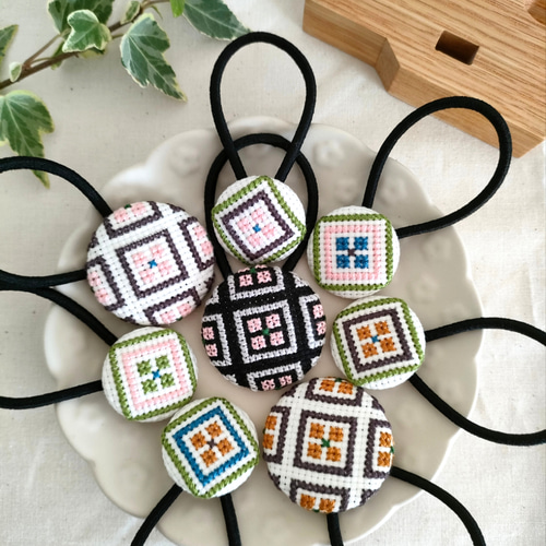 2.7センチくるみボタンヘアゴム♡ブルーばら刺繍 2.7センチくるみボタンヘアゴム♡ブルーばら刺繍 ファッション雑貨