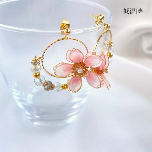 色が変わる昼桜ピアス/イヤリング ٭❀* 揺れるオーロラの花びら