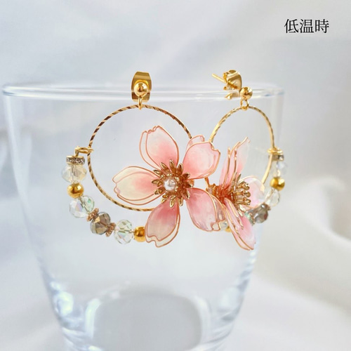 色が変わる昼桜ピアス/イヤリング ٭❀* 揺れるオーロラの花びら