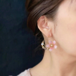 色が変わる昼桜ピアス/イヤリング ٭❀* 揺れるオーロラの花びら