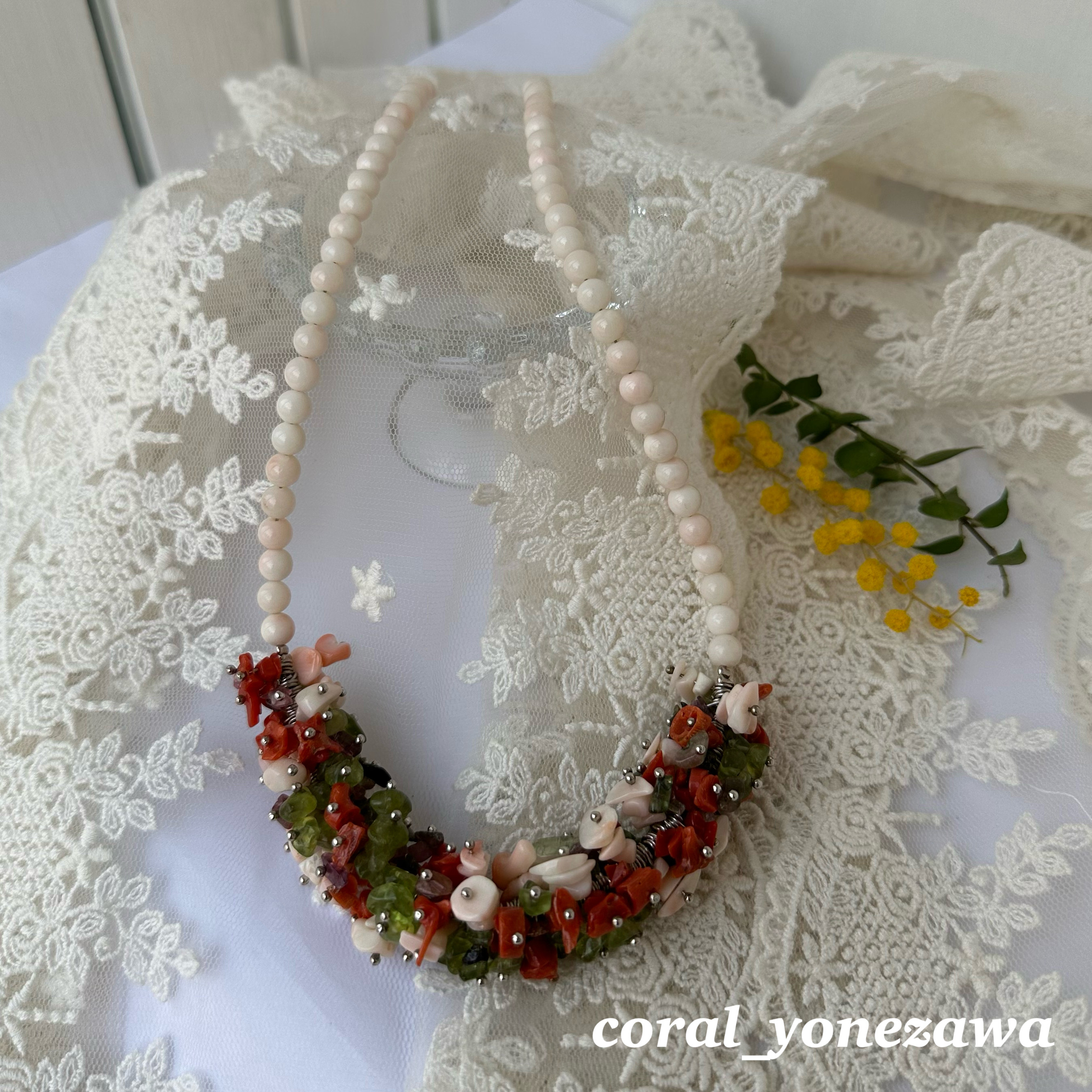珊瑚と天然石で　ブーケの様な　ネックレス　R50224H1