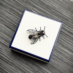 ビーズ刺繍のブローチ　-蜂- bee 4枚目の画像