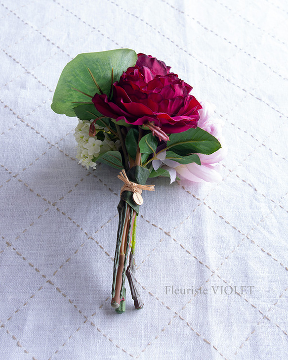 【ウェディングブーケ】　クリムゾンレッドのローズとマムのアートフラワーブーケ　結婚式　海外挙式　造花　ブライダル 4枚目の画像