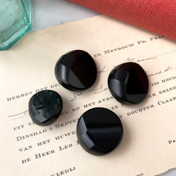 【送料無料】4個 1930s チェコ製 アンティーク ヴィンテージ 黒ガラスボタン 素材 [EY8450] 2枚目の画像