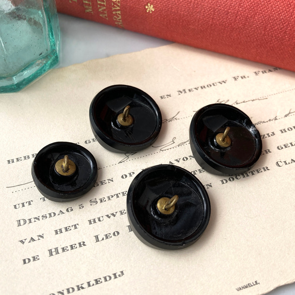 【送料無料】4個 1930s チェコ製 アンティーク ヴィンテージ 黒ガラスボタン 素材 [EY8450] 4枚目の画像