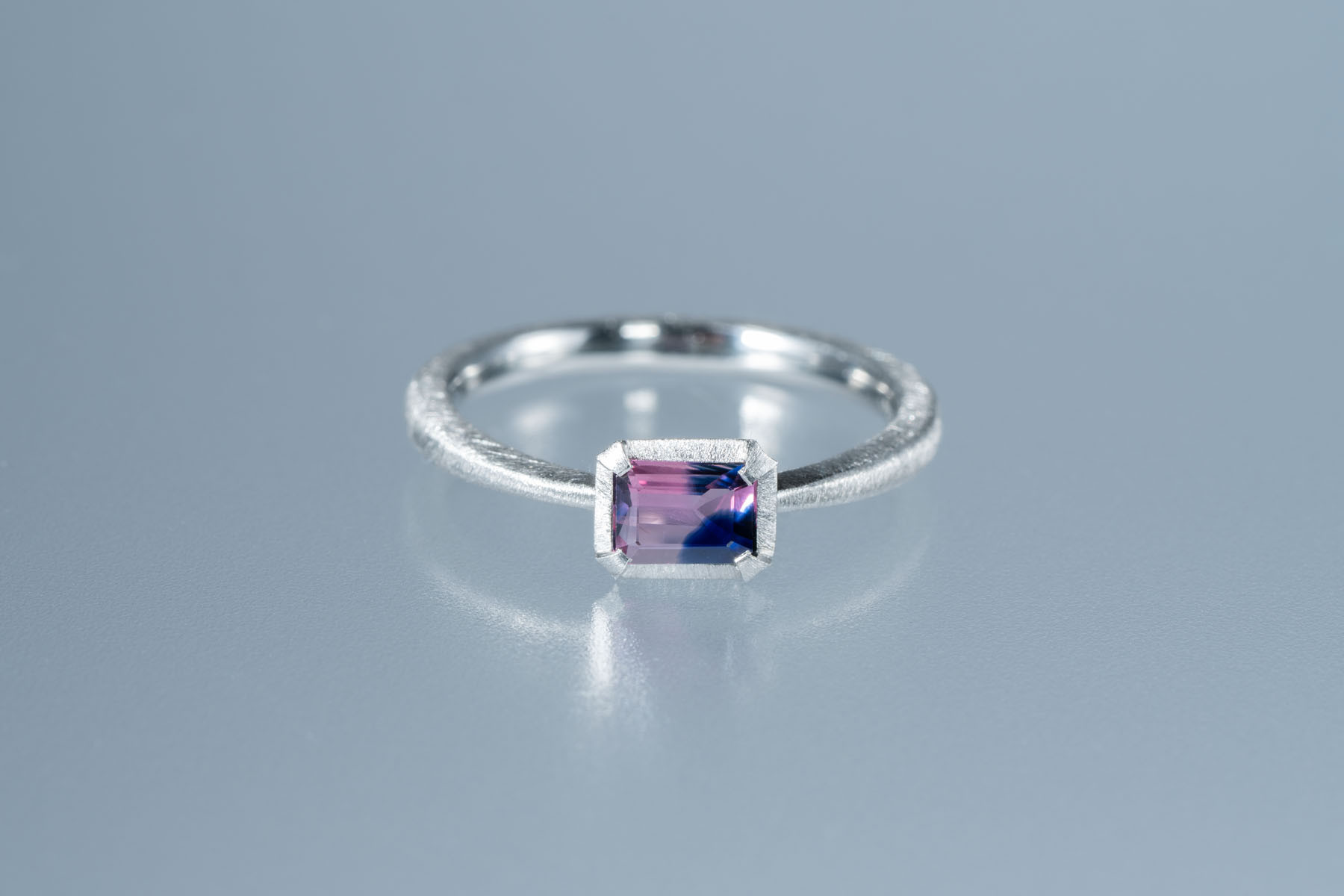 バイカラーサファイアのリング JE01257