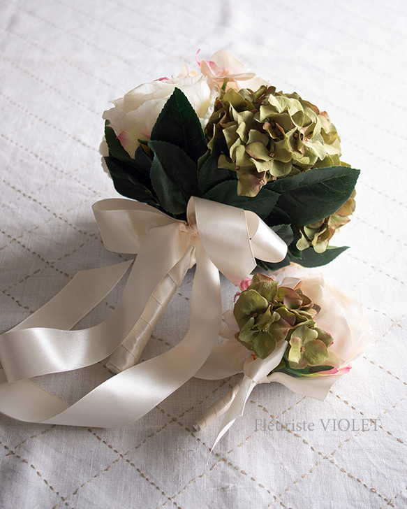 【ウェディングブーケ】ミニコチョウランとシャンパンローズのウェディングラウンドブーケ　結婚式　海外挙式　造花　ブライダル 4枚目の画像