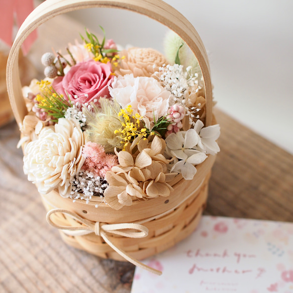 【最短翌日発送】　母の日ギフト「ありがとう」を伝える バラとカーネーションの花かご 3枚目の画像