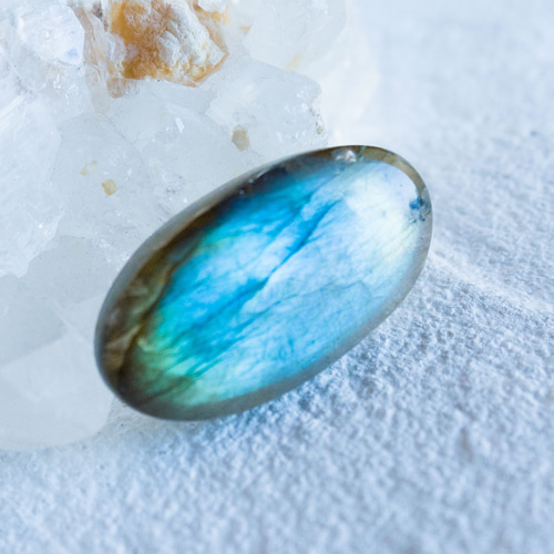 LR07 マダガスカル産ラブラドライトルース フラッシュブルーグリーン