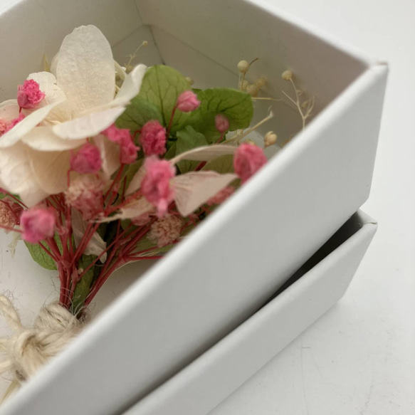 プリザーブドフラワー ミニ ブーケ 花束 ボックス ハンドメイド アジサイ カスミソウ 飾り インテリア プチギフト 3枚目の画像