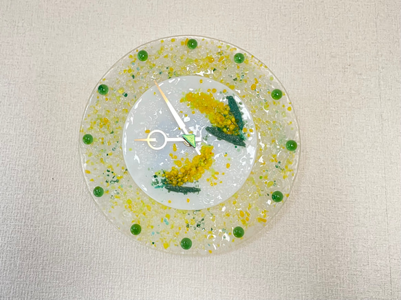 春をよぶミモザの時計　ガラス　フュージング 2枚目の画像