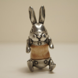 ウサギ　ハードメープル（木材）ピューター（金属）ペンダント、バッグチャーム、キーホルダー、 6枚目の画像