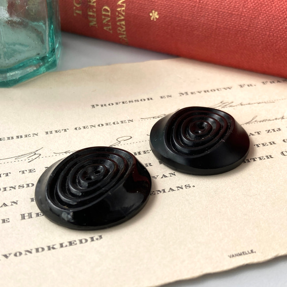 【送料無料】4個 1930s チェコ製 アンティーク ヴィンテージ 黒ガラスボタン 素材 [EY8453] 4枚目の画像