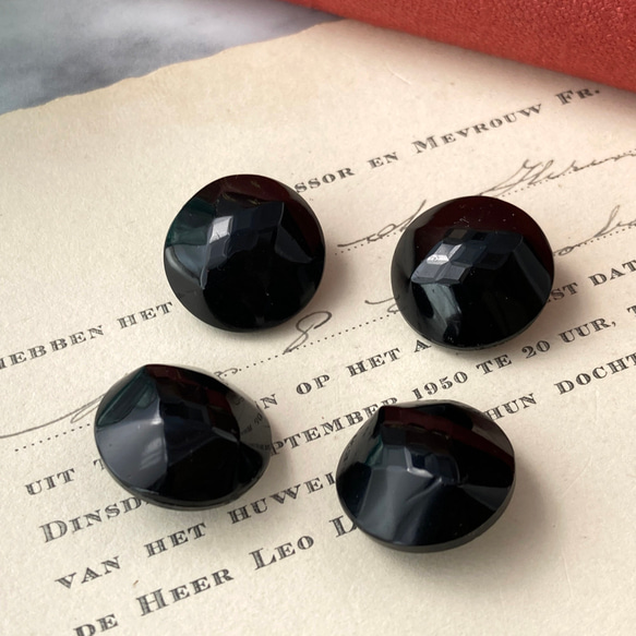 【送料無料】2個 1930s チェコ製 アンティーク ヴィンテージ 黒ガラスボタン 素材 [EY8457] 5枚目の画像