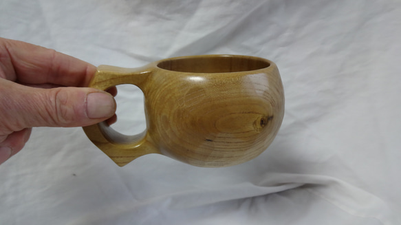 　産地直送　御蔵島の黄金色の桑の木で作った一木彫りコーヒーカップとスプーンセット　 3枚目の画像