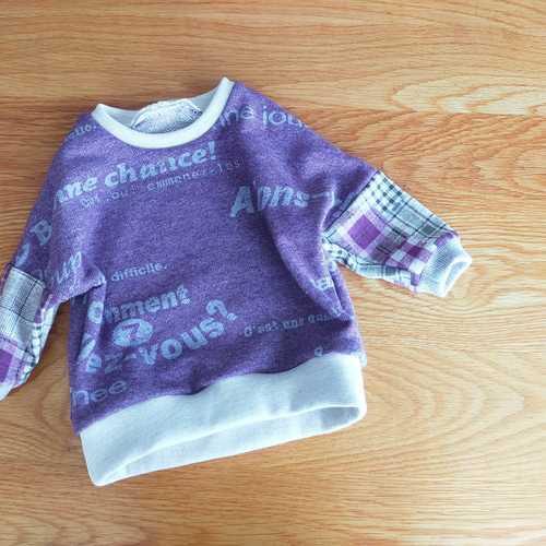 子供服 おしりが隠れる長袖プルオーバー*パープル ロゴ*80サイズ 