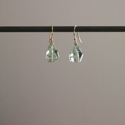 Green Amethyst（earring） ラフカットのグリーンアメシストの耳飾り 2枚目の画像