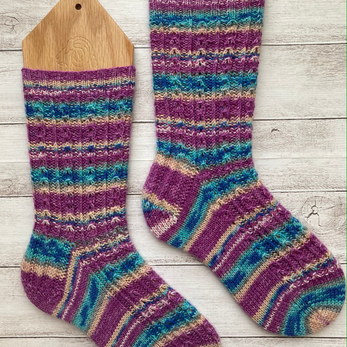 手編みの靴下 「ねじり目と模様編みの靴下」 靴下 sakisknit
