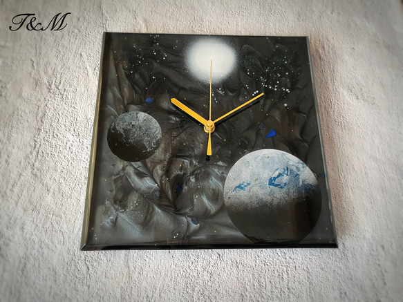 もう一つ地球 宇宙 レジン 壁掛け時計 (宇宙 / 星 / 惑星 / 地球 / スプレーアート )　【1点もの】 1枚目の画像
