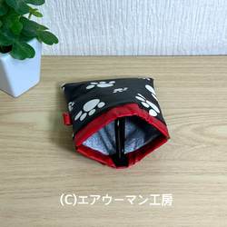 肉球柄のラミネート生地と消臭シート：セミア(旭化成)で作ったバネ口の小型犬用マナーポーチ 3枚目の画像