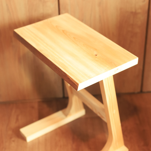 ヒノキ天然木で作ったサイドテーブル サイドテーブル 木材デザイン 
