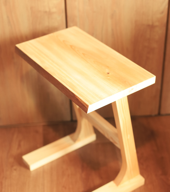 ヒノキ天然木で作ったサイドテーブル 4枚目の画像