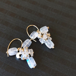 ❁Luna earrings 14kgf＆silver925❁　願いを込めたピアス✧レインボームーンストーン✧ 1枚目の画像