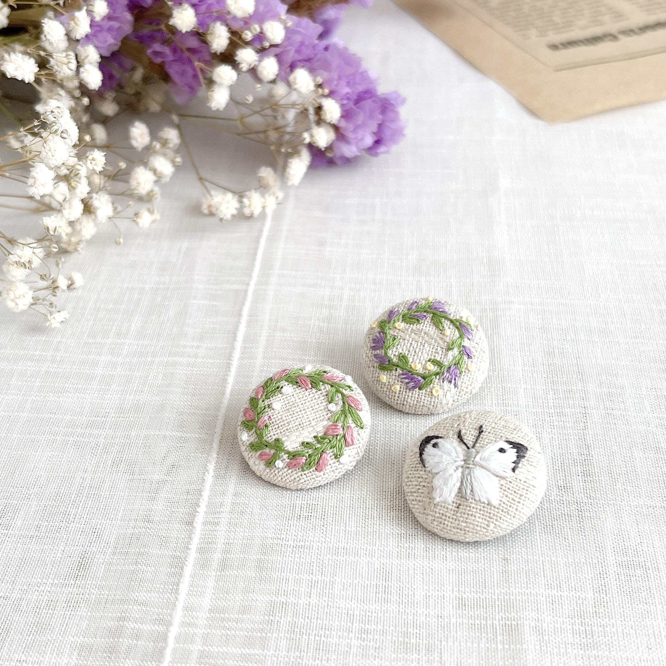 【専用】ハンドメイド　刺繍ブローチ　ヘアゴム 専用】ハンドメイド 刺繍ブローチ ヘアゴム