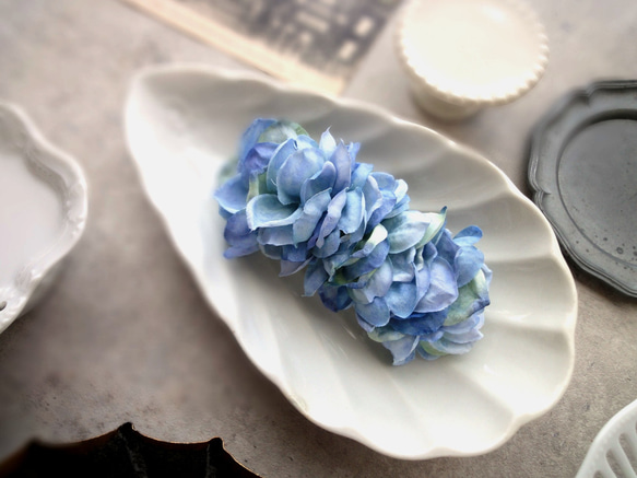 花びらのバレッタ ■ ライラックのふんわりシルエット ■ ライトブルー 1枚目の画像