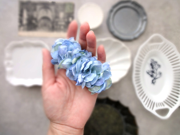 花びらのバレッタ ■ ライラックのふんわりシルエット ■ ライトブルー 5枚目の画像